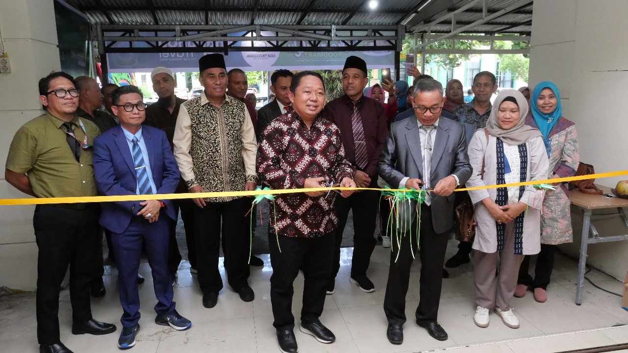 Rektor Unkhair Gunting Pita, Luncurkan Tiga Usaha Baru Dukung Pengembangan BLU